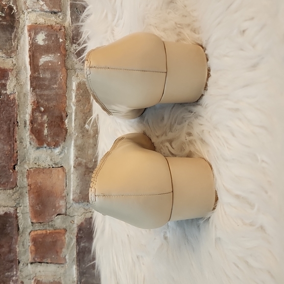 Lauren Ralph Lauren Scalloped Edge Shoes, Size 10B - Picture 4 of 9